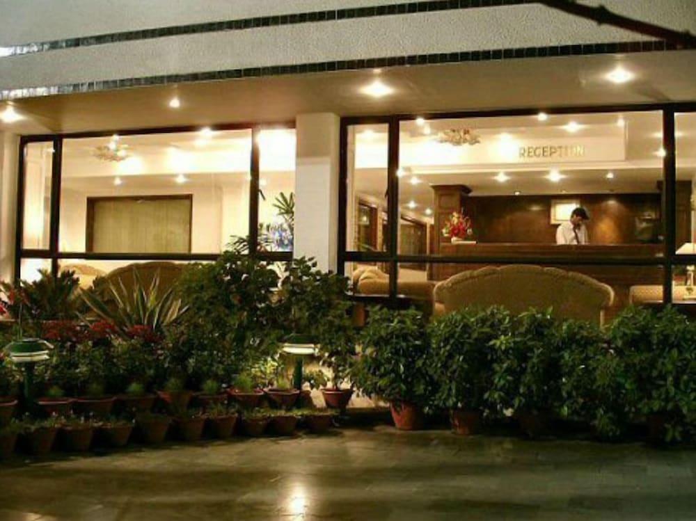 Hotel Vaibhav Varanasi Esterno foto