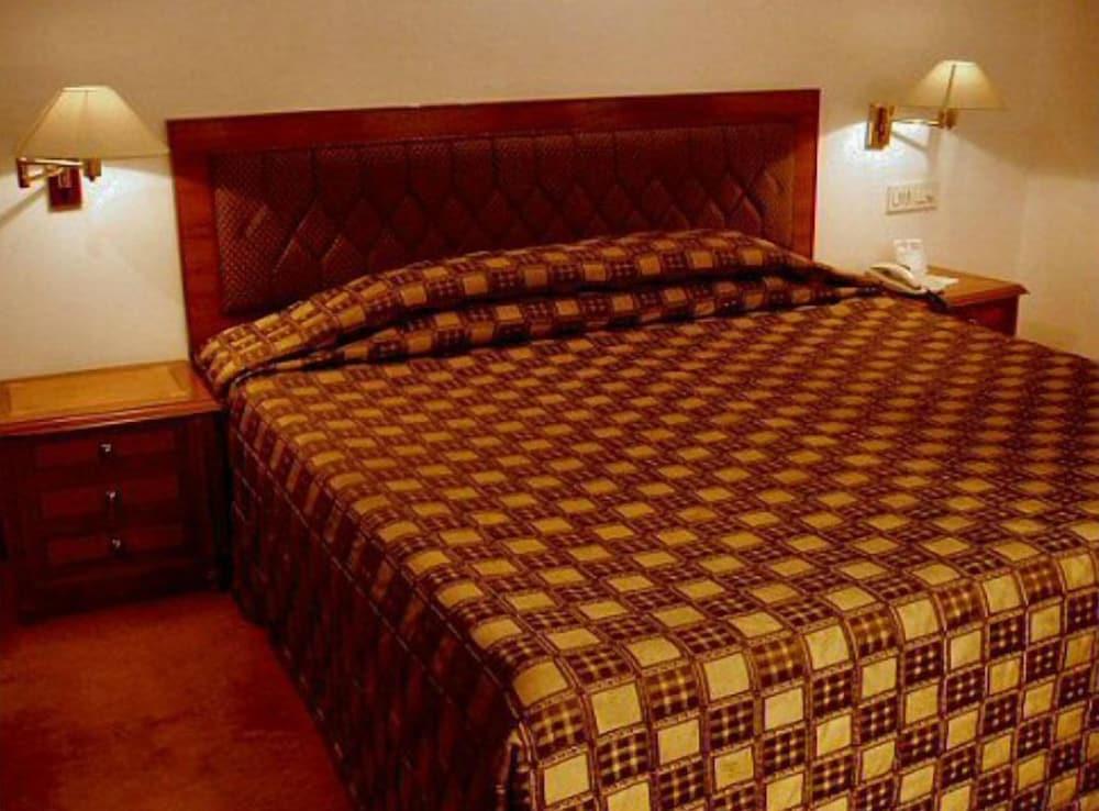 Hotel Vaibhav Varanasi Esterno foto