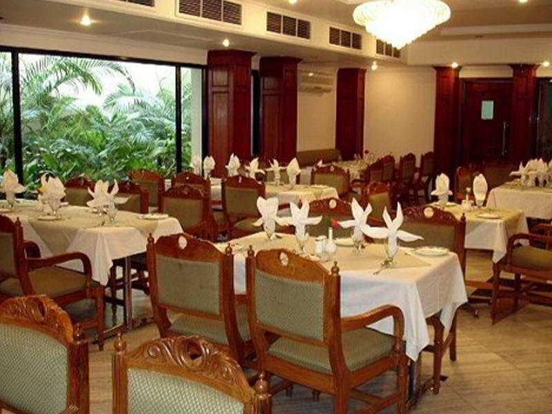 Hotel Vaibhav Varanasi Esterno foto