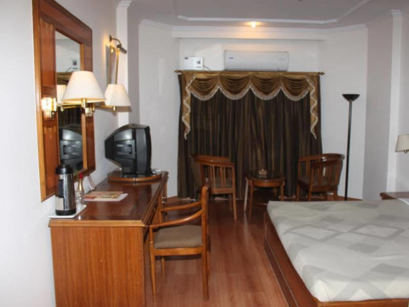 Hotel Vaibhav Varanasi Esterno foto
