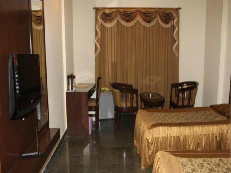 Hotel Vaibhav Varanasi Esterno foto