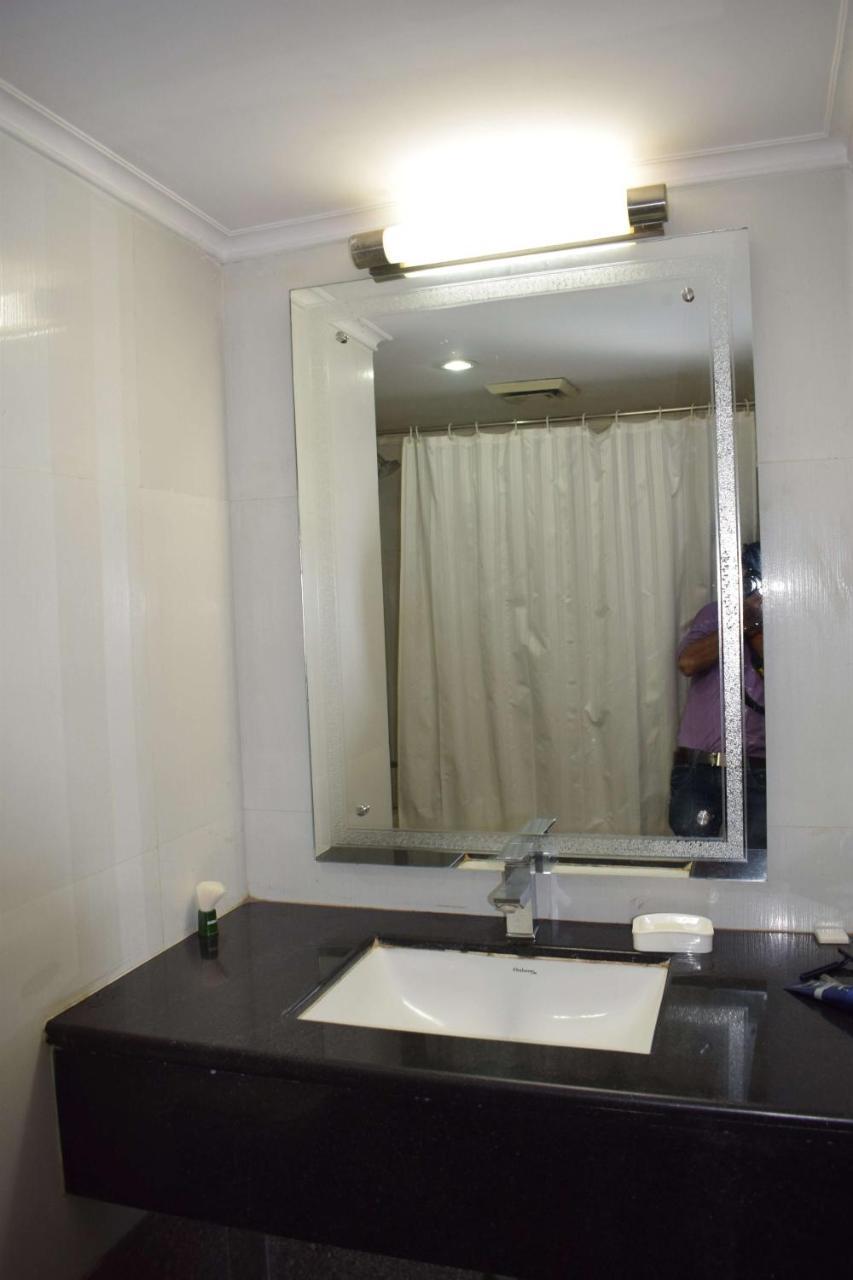 Hotel Vaibhav Varanasi Esterno foto